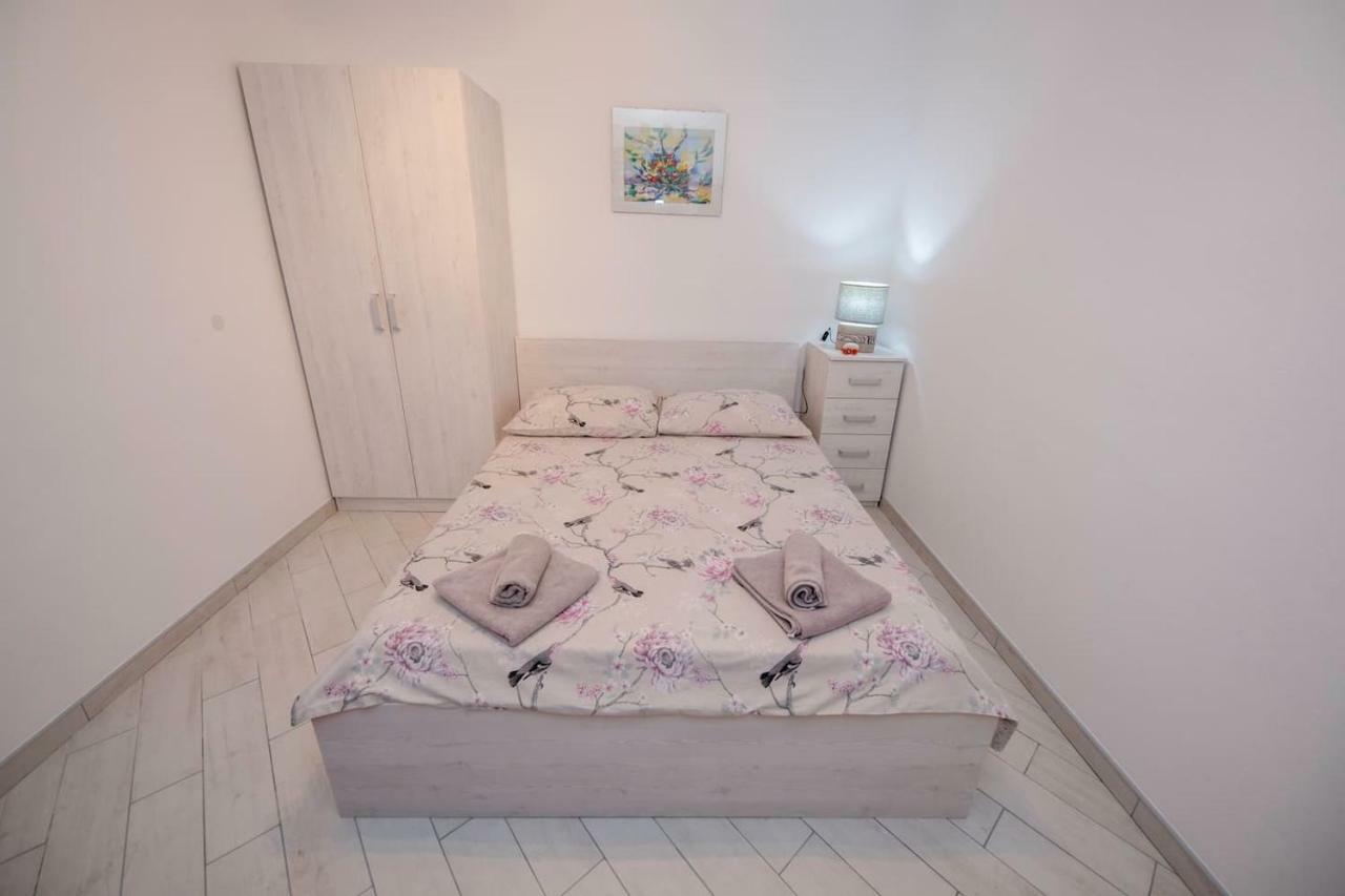 Apartman Marcela Palit Bagian luar foto